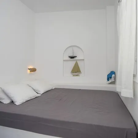 Aiolos With Private Veranda And Amazing Sea Views, Paros بيت للعطل